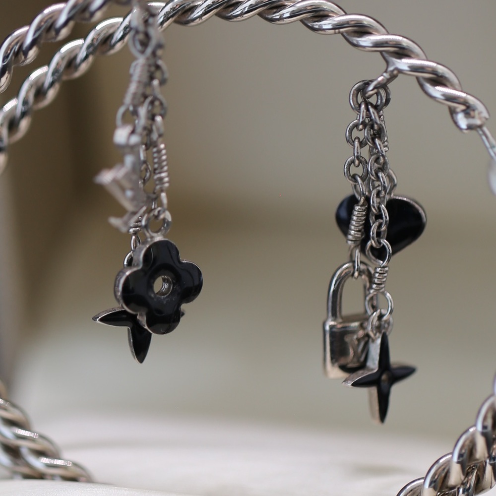Louis Vuitton Hoops - Picture 11 of 13